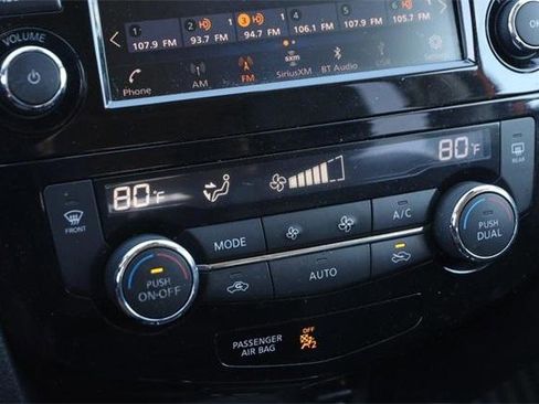 Used 2018 Nissan Rogue SL w/ Premium Package image 18