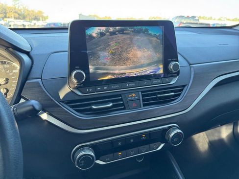 Used 2024 Nissan Altima 2.5 SV FWD image 36