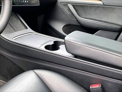 Used 2024 Tesla Model Y Long Range AWD/4WD image 10