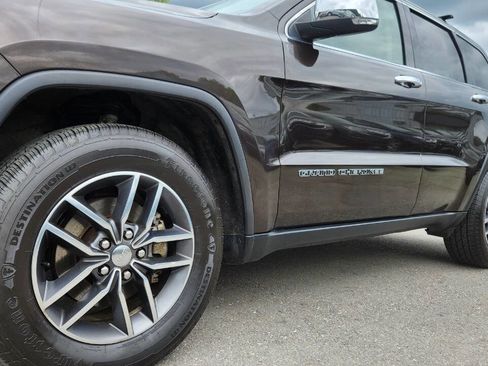 Used 2017 Jeep Grand Cherokee Limited w/ Luxury Group II image 9