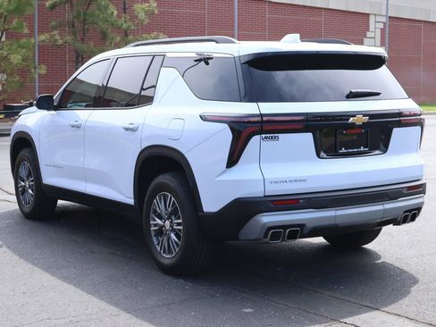 New 2026 Chevrolet Traverse LT w/ LPO, Floor Liner Package FWD image 6