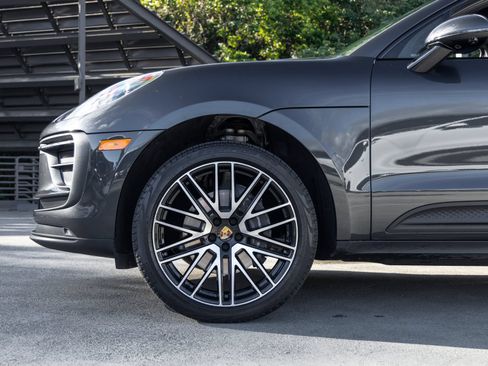 Certified 2026 Porsche Macan AWD/4WD image 13