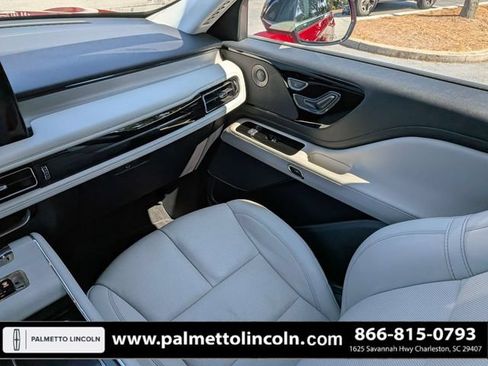 Certified 2025 Lincoln Aviator Reserve w/ Illumination Package AWD/4WD image 17