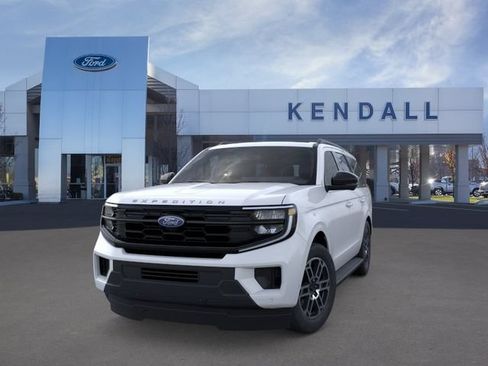 Used 2026 Ford Expedition Active AWD/4WD image 2