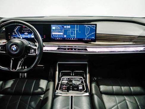 Used 2024 BMW 760i xDrive w/ Executive Package image 12