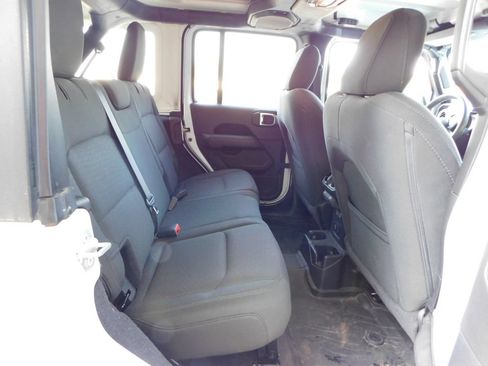 Used 2019 Jeep Wrangler Unlimited Sahara AWD/4WD image 5