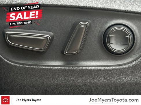 Used 2021 Toyota Venza XLE image 23