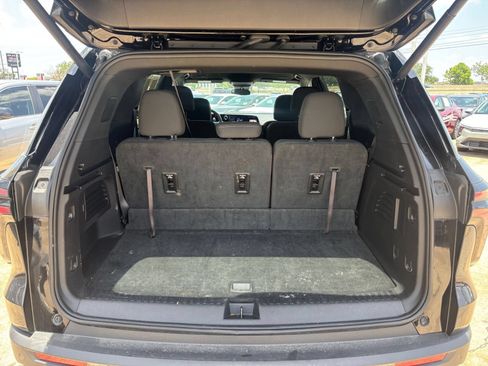 Used 2025 Chevrolet Traverse LT FWD image 35