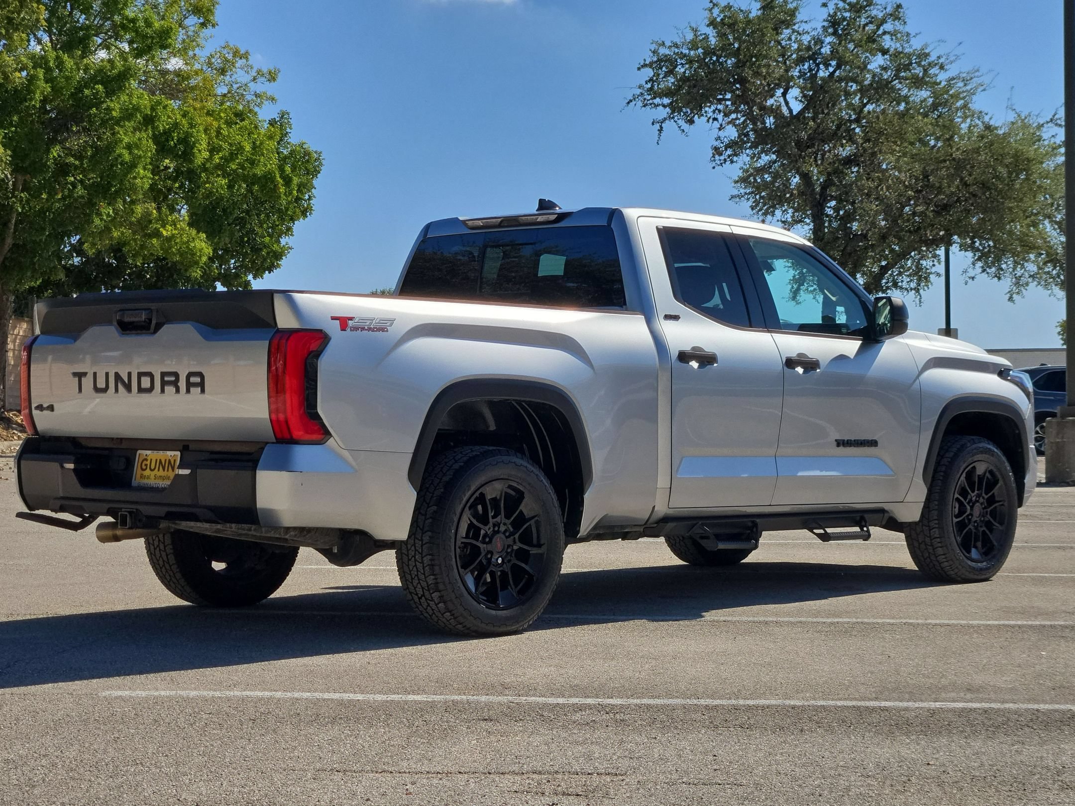 Used 2022 Toyota Tundra SR5 AWD/4WD image 3