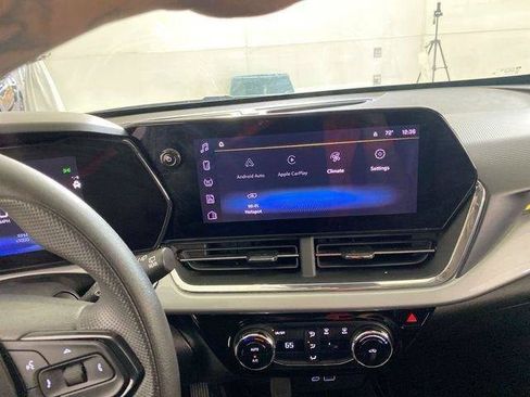 Used 2025 Chevrolet Trax LT FWD image 44