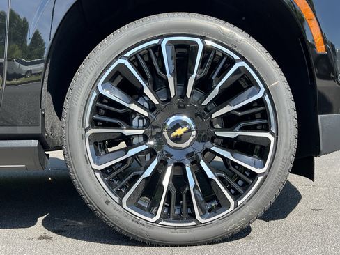 New 2026 Chevrolet Tahoe High Country AWD/4WD image 13