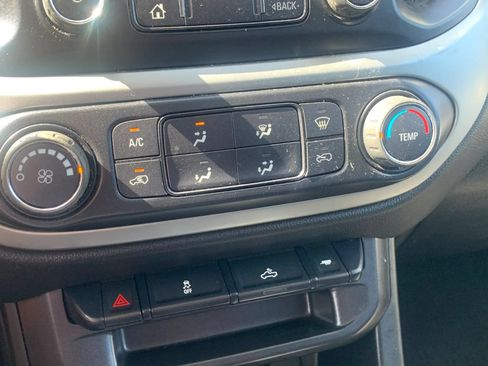 Used 2020 Chevrolet Colorado LT RWD image 30