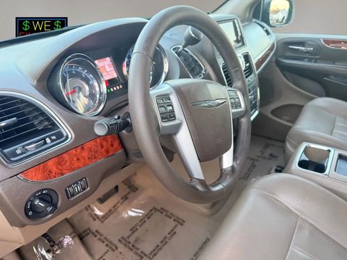 Used 2013 Chrysler Town & Country Touring w/ Trailer Tow Group image 20