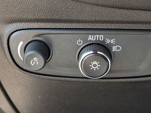 Used 2023 Chevrolet Equinox LS AWD/4WD image 23