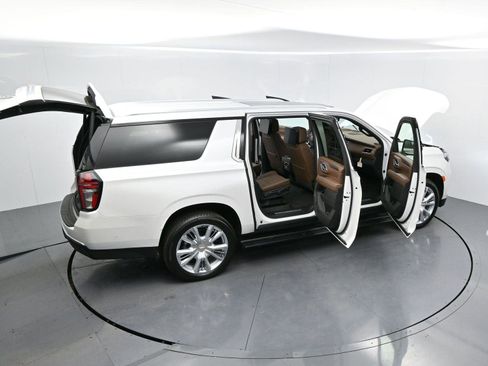 Used 2024 Chevrolet Suburban High Country w/ Advanced Technology Package image 50