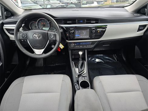 Used 2015 Toyota Corolla LE image 18