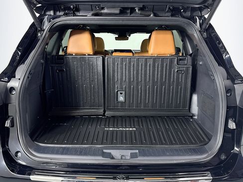 Used 2024 Toyota Highlander Platinum image 23