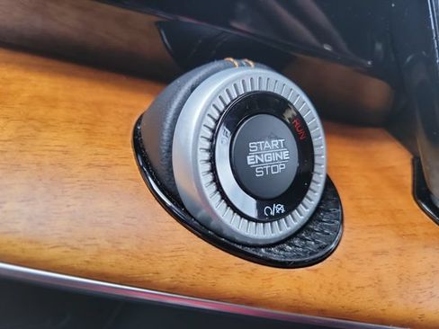 Used 2022 Jeep Grand Wagoneer Series III AWD/4WD image 39