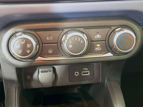 Used 2025 Nissan Versa SV w/ Trunk Package FWD image 16