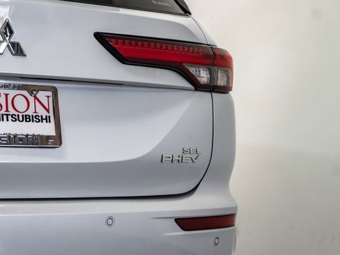 New 2025 Mitsubishi Outlander SE image 24