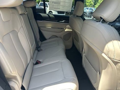 New 2026 Jeep Grand Cherokee Limited AWD/4WD image 15