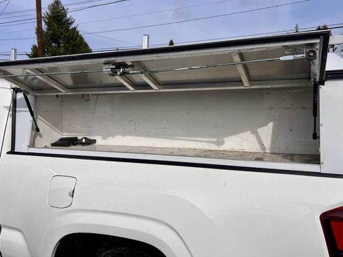 Used 2022 Toyota Tacoma SR image 6