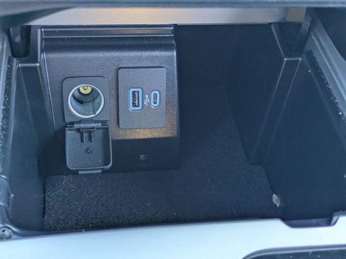 Used 2023 Ford Explorer XLT w/ Equipment Group 202A AWD/4WD image 30