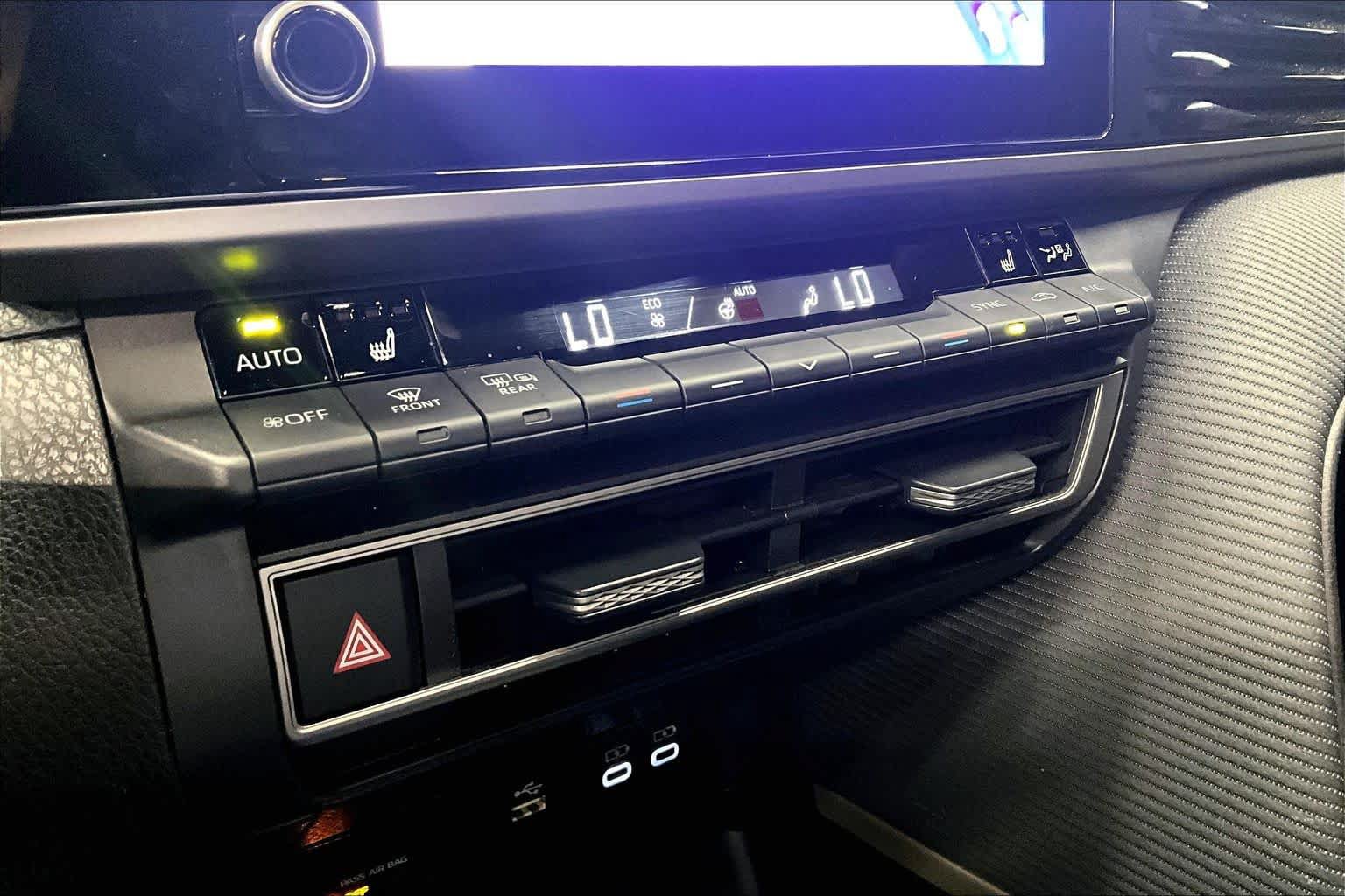 Used 2025 Toyota Camry SE w/ Convenience Package FWD image 35