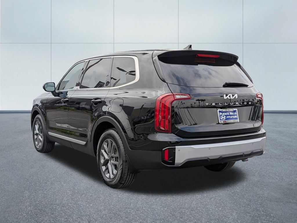 Used 2023 Kia Telluride LX FWD image 4