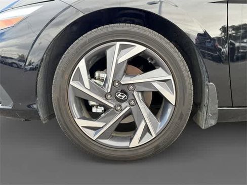 Certified 2025 Hyundai Elantra SEL image 15