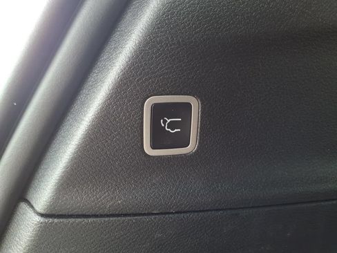 Used 2025 Chrysler Pacifica Limited FWD image 22