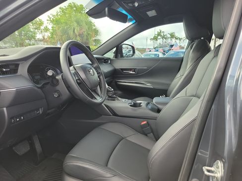 Used 2024 Toyota Venza XLE AWD/4WD image 19