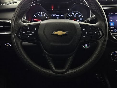 Used 2021 Chevrolet TrailBlazer LT w/ Convenience Package FWD image 8