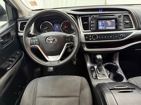 Used 2015 Toyota Highlander LE image 30