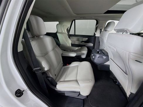 Used 2025 Ford Expedition Active AWD/4WD image 29