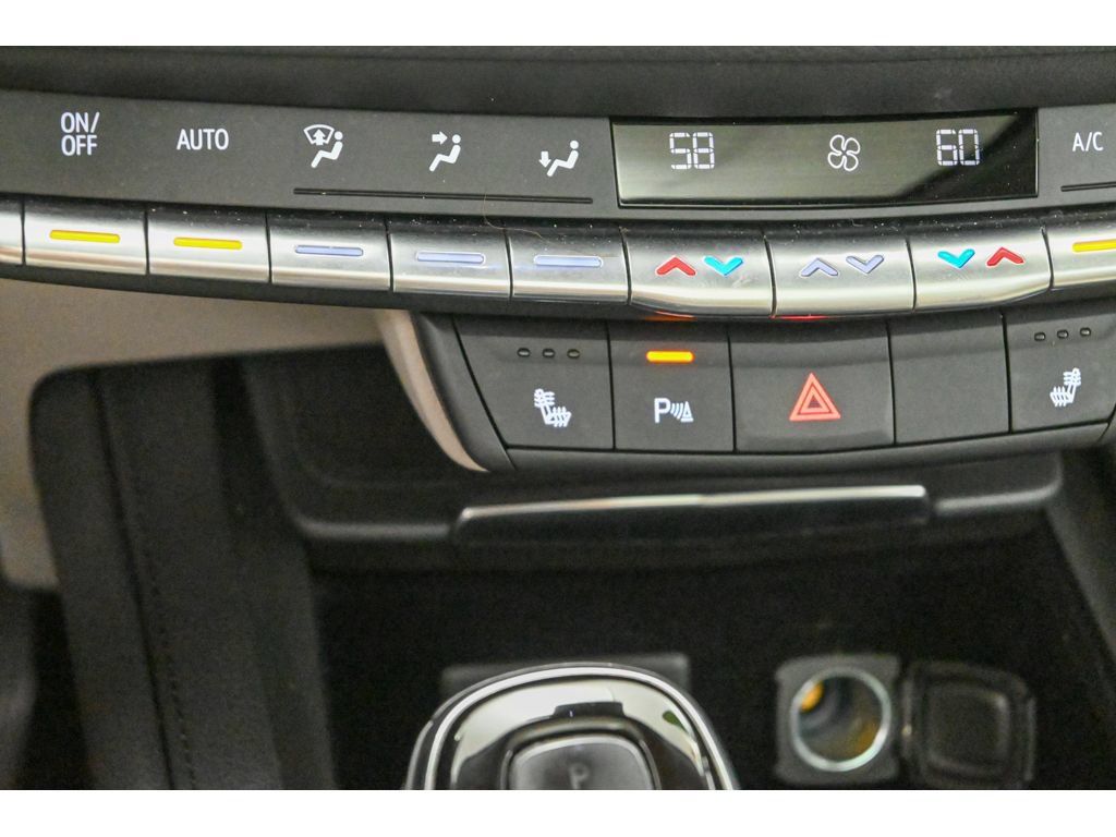 Used 2020 Cadillac XT4 Luxury w/ Cold Weather Package AWD/4WD image 44