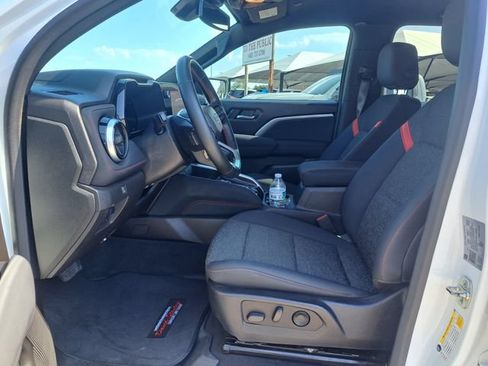 Used 2024 Chevrolet Colorado Z71 w/ Z71 Convenience Package 2 AWD/4WD image 13