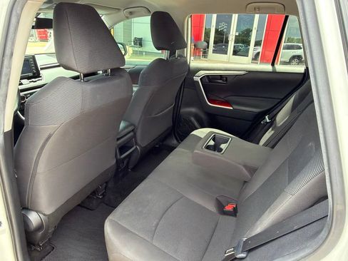 Used 2021 Toyota RAV4 LE AWD/4WD image 17