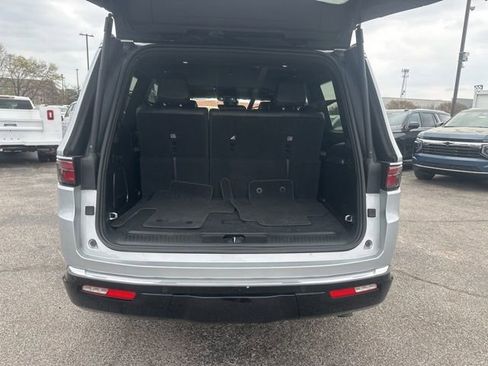 Used 2024 Jeep Wagoneer Series II w/ Flexible Seating Group image 29