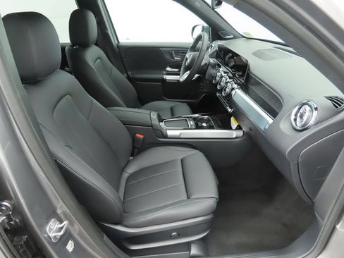 Used 2026 Mercedes-Benz GLB 250 image 20