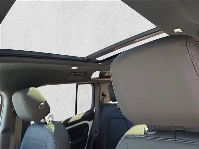 New 2026 Land Rover Defender 110 X-Dynamic SE AWD/4WD image 30