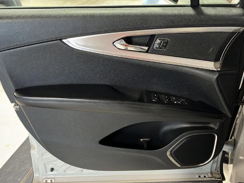 Used 2020 Lincoln Nautilus FWD w/ Equipment Group 101A image 15