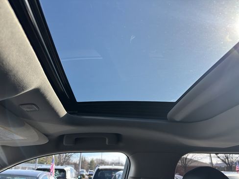 Used 2023 Toyota Highlander XLE image 11