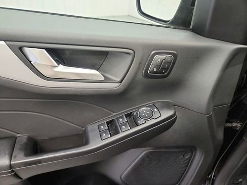 Used 2025 Ford Escape Platinum image 31