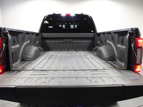 Used 2022 Ford F350 Platinum AWD/4WD image 14