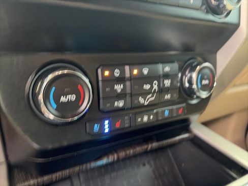 Used 2020 Ford F250 Lariat w/ Lariat Ultimate Package AWD/4WD image 16