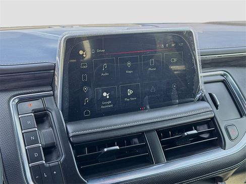 Used 2024 GMC Yukon XL SLT w/ SLT Luxury Package image 16