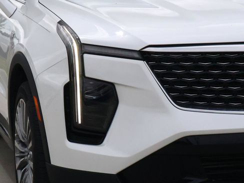 Used 2024 Cadillac XT4 Premium Luxury FWD image 9