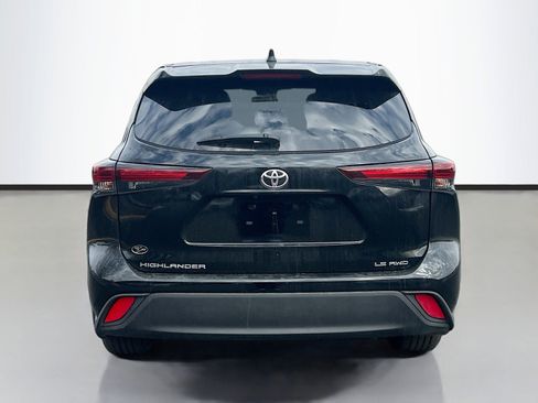 Used 2024 Toyota Highlander LE image 6