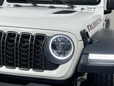 Used 2024 Jeep Wrangler Unlimited Rubicon image 11